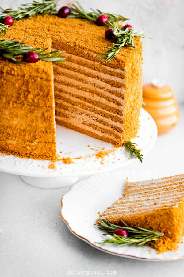Russian honey cake (Medovik)