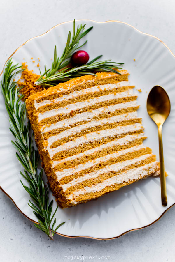 Russian honey cake (Medovik)