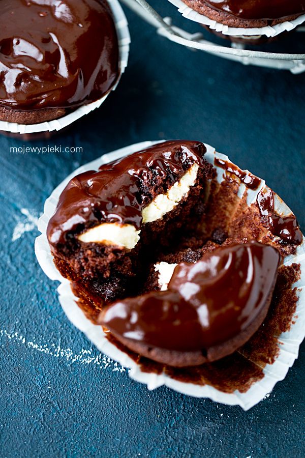 Izaura chocolate cheesecake muffins