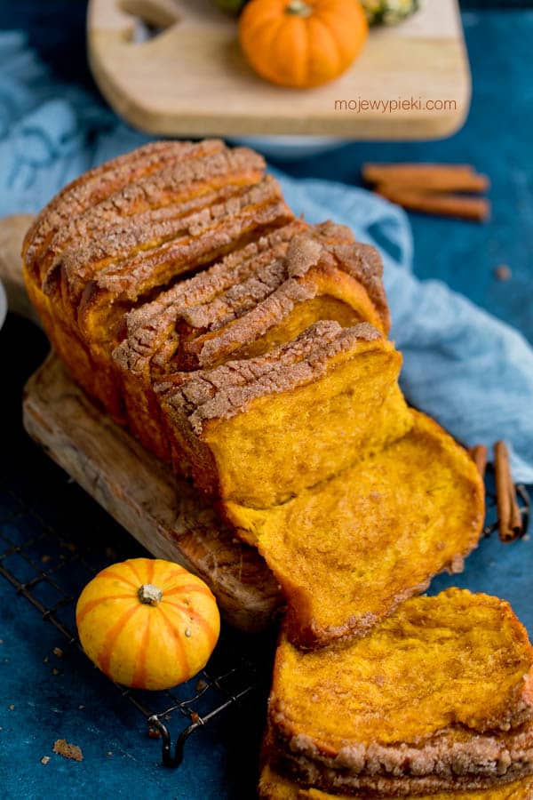 Tear-and-share pumpkin cinnamon bread