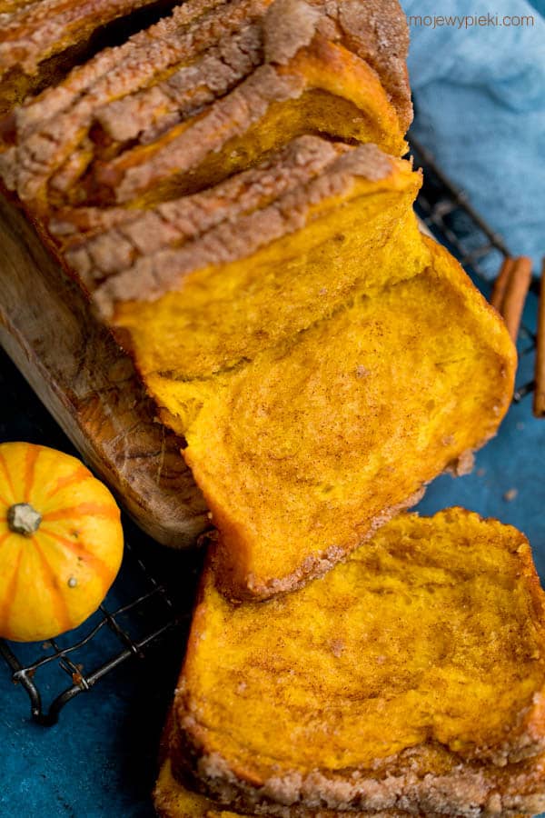 Tear-and-share pumpkin cinnamon bread