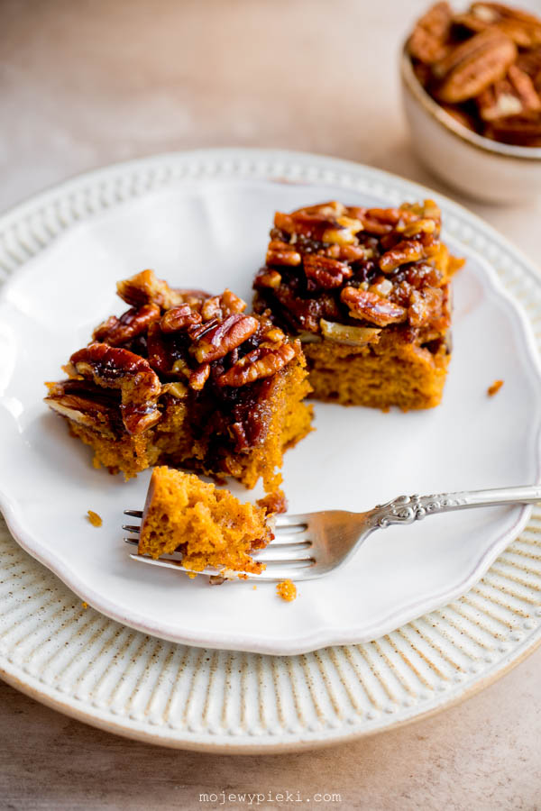 Upside-down pumpkin cake with pecans