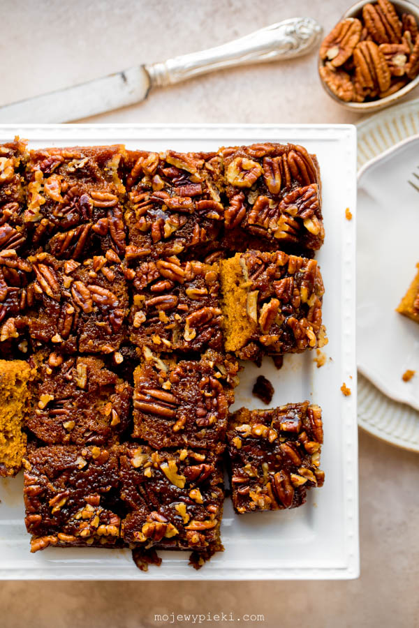 Upside-down pumpkin cake with pecans