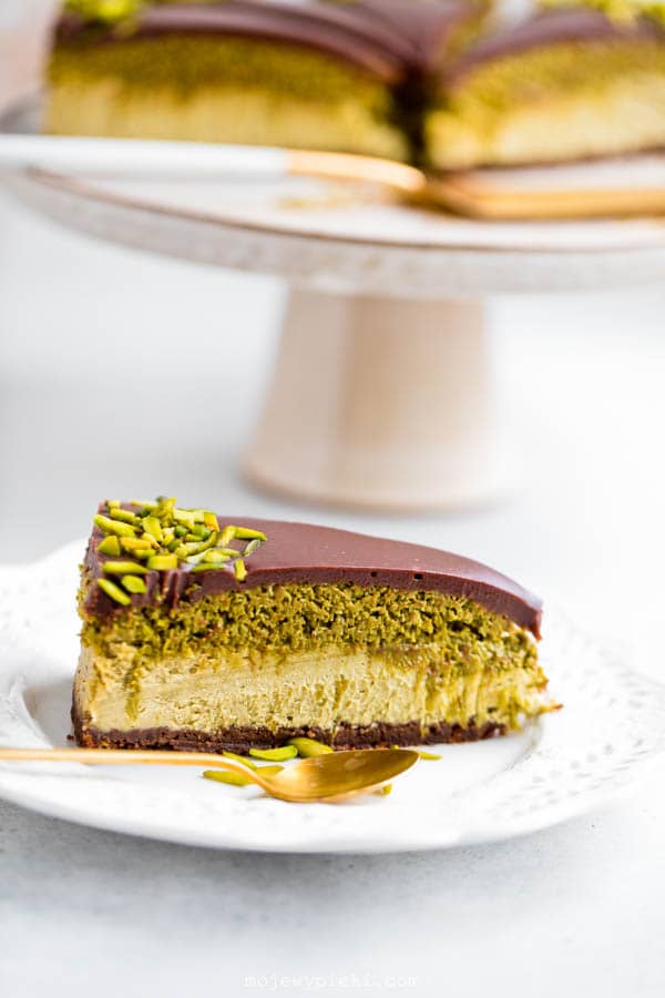 Dubai-style pistachio cheesecake with kataifi and chocolate