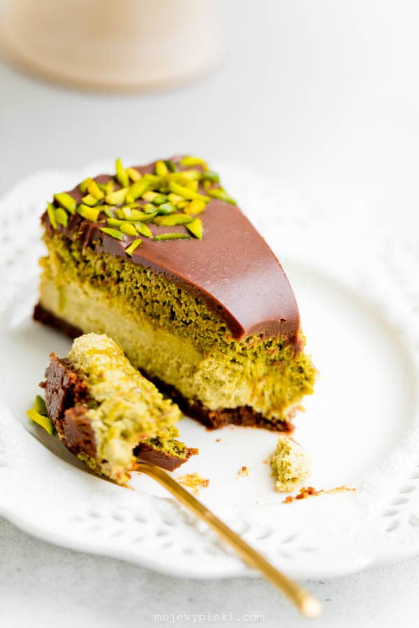 Dubai-style pistachio cheesecake with kataifi and chocolate
