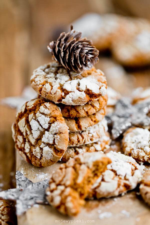 Crinkle gingerbread cookies