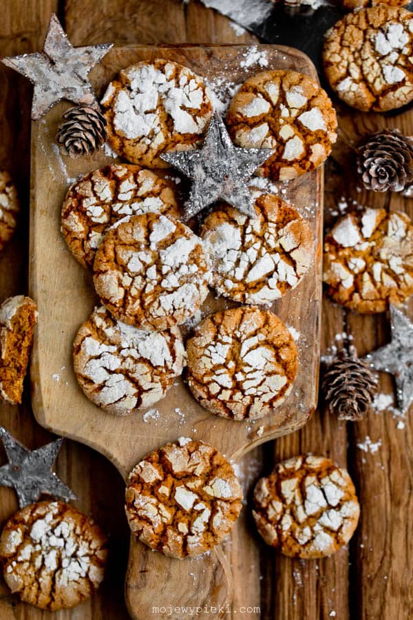 Crinkle gingerbread cookies