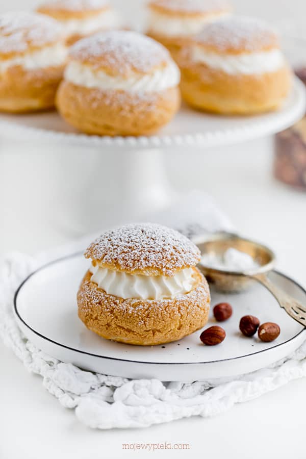 Craquelin choux buns with chocolate hazelnut cream