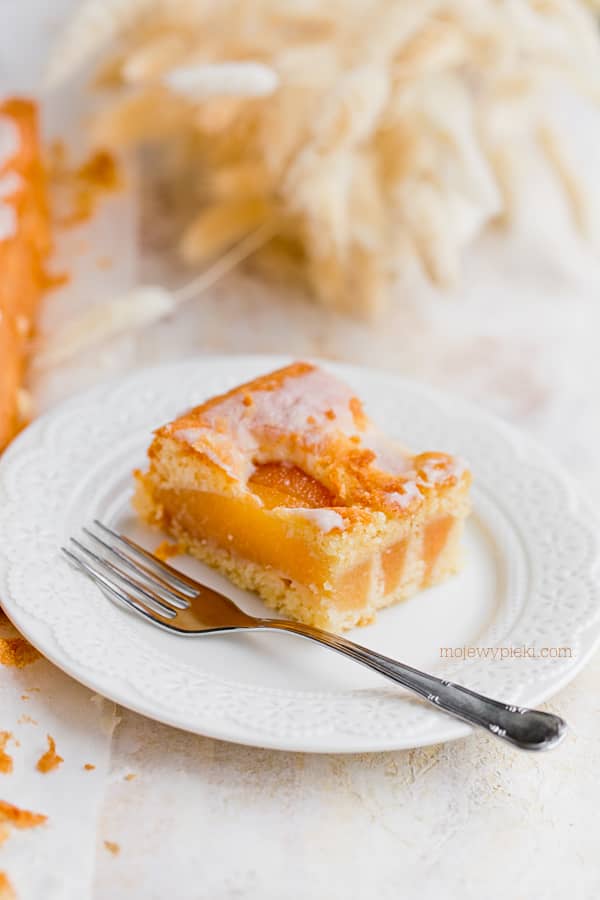 Quince cake with amaretto icing