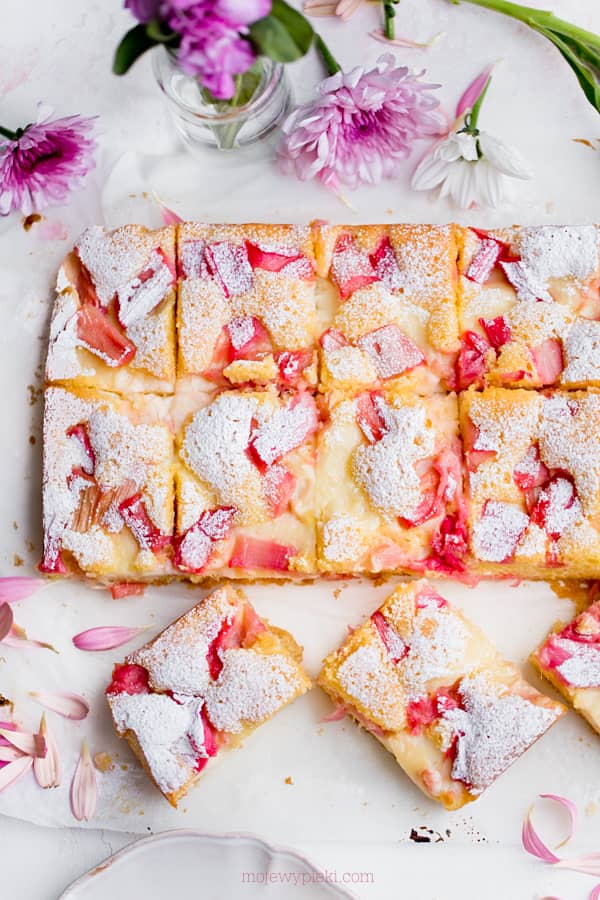 Fluffy rhubarb and custard cake
