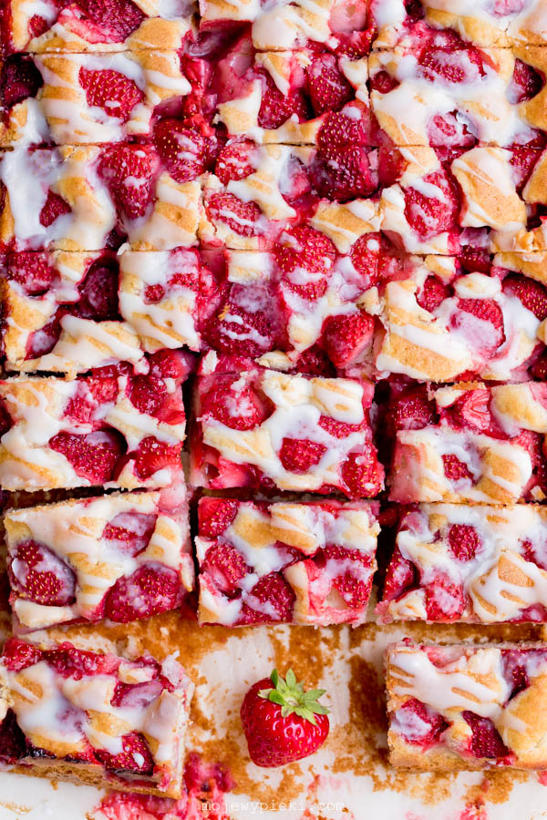 Fluffy strawberry cake