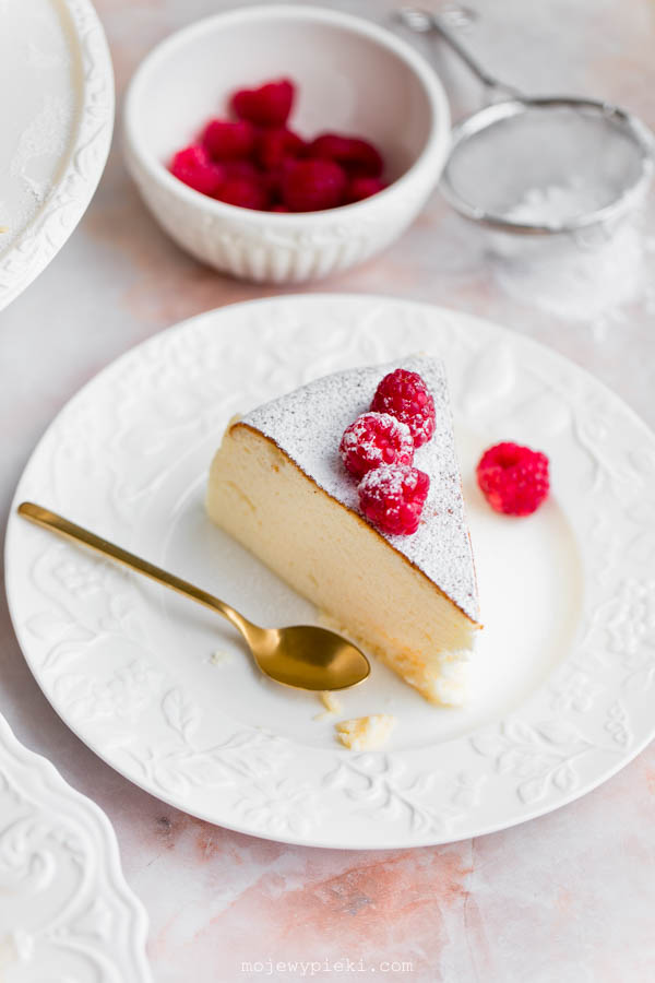 Fluffy skyr cheesecake