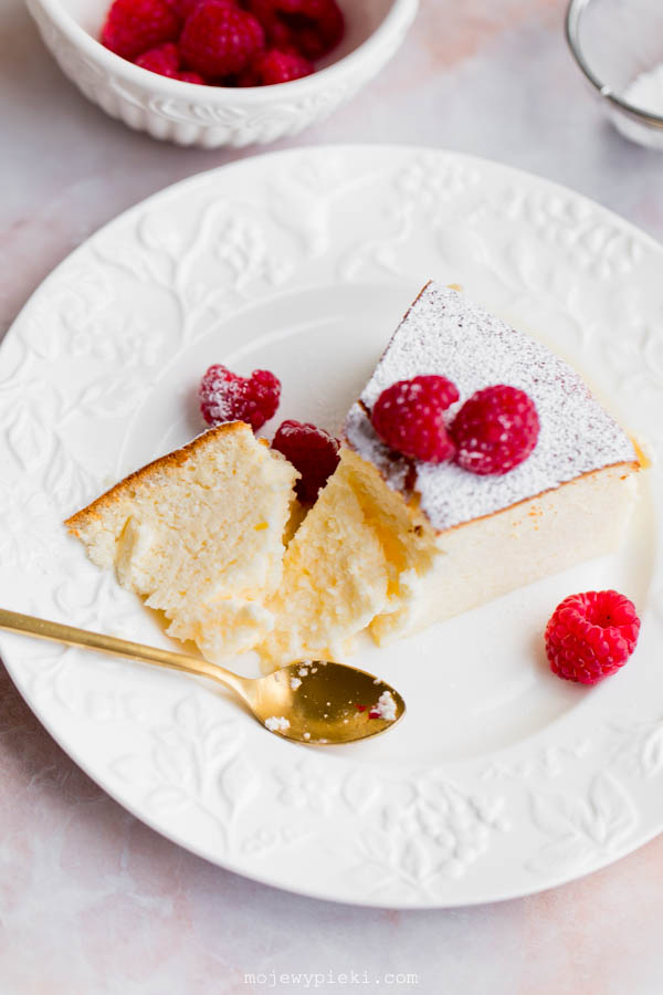 Fluffy skyr cheesecake