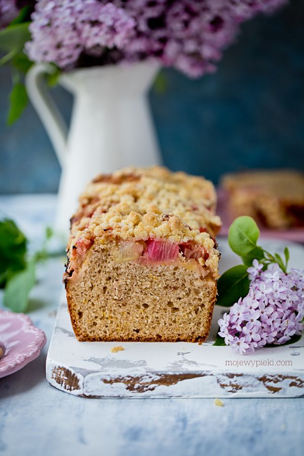 Rhubarb loaf cake