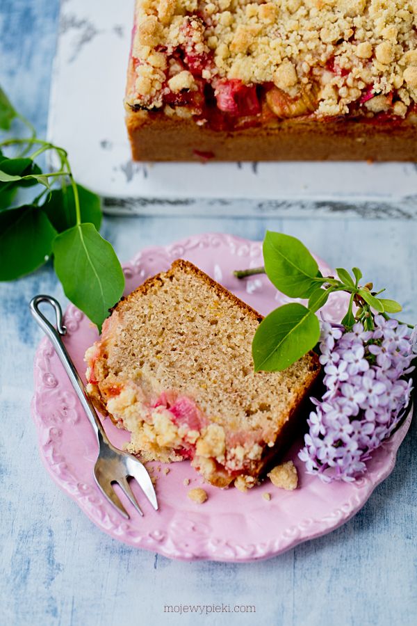 Rhubarb loaf cake