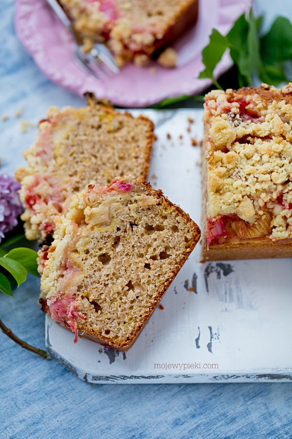 Rhubarb loaf cake