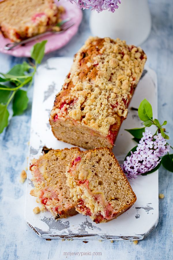 Rhubarb loaf cake