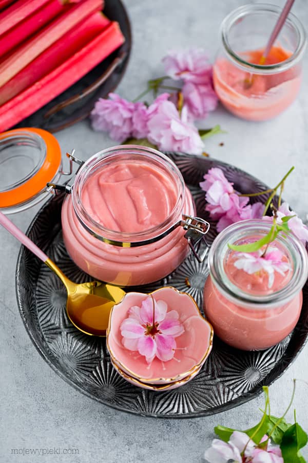 Rhubarb curd