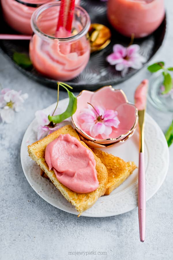 Rhubarb curd