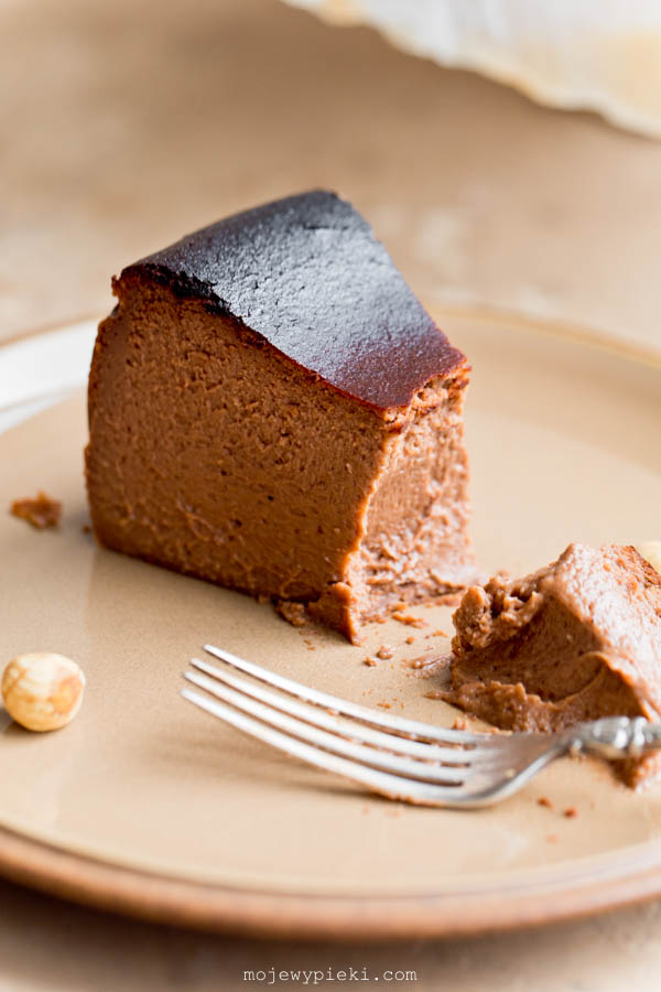 Basque cheesecake with hazelnuts and chocolate
