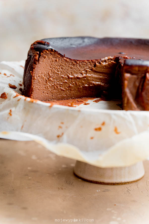 Basque cheesecake with hazelnuts and chocolate