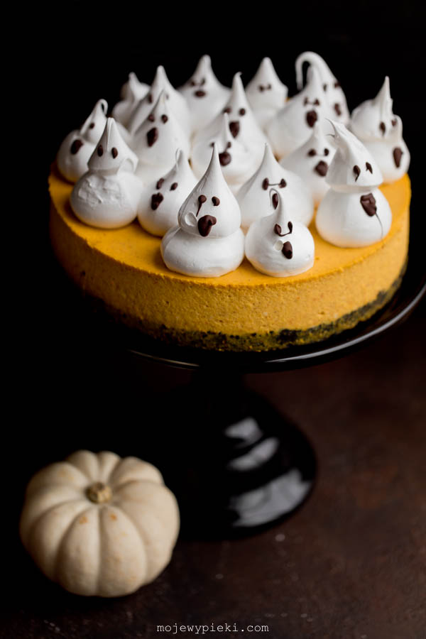 Halloween pumpkin cheesecake