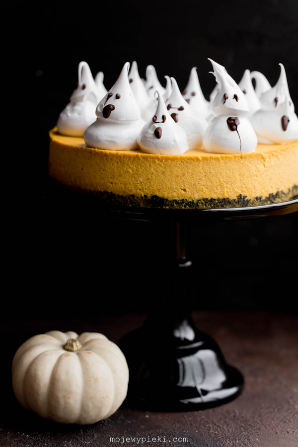 Halloween pumpkin cheesecake