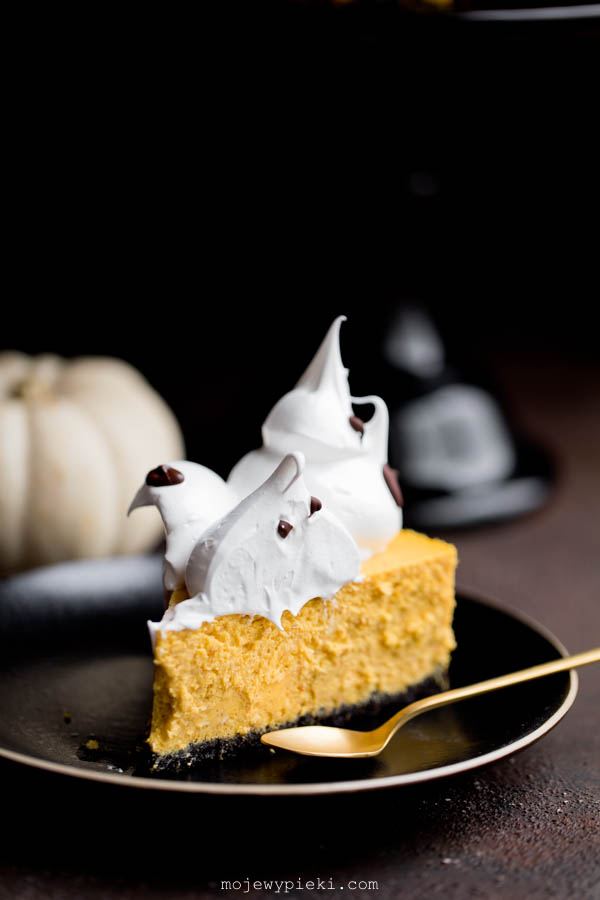 Halloween pumpkin cheesecake