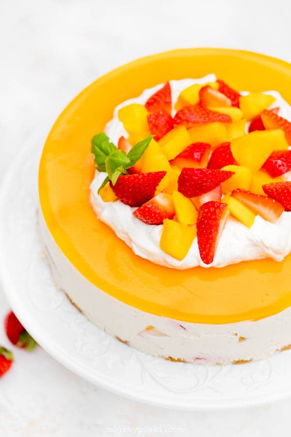 Mango and strawberry yoghurt cheesecake