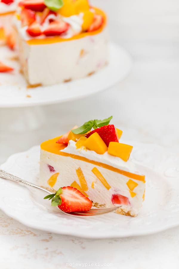 Mango and strawberry yoghurt cheesecake