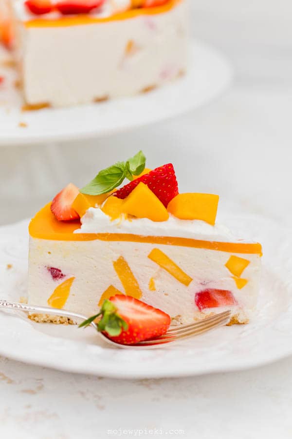 Mango and strawberry yoghurt cheesecake