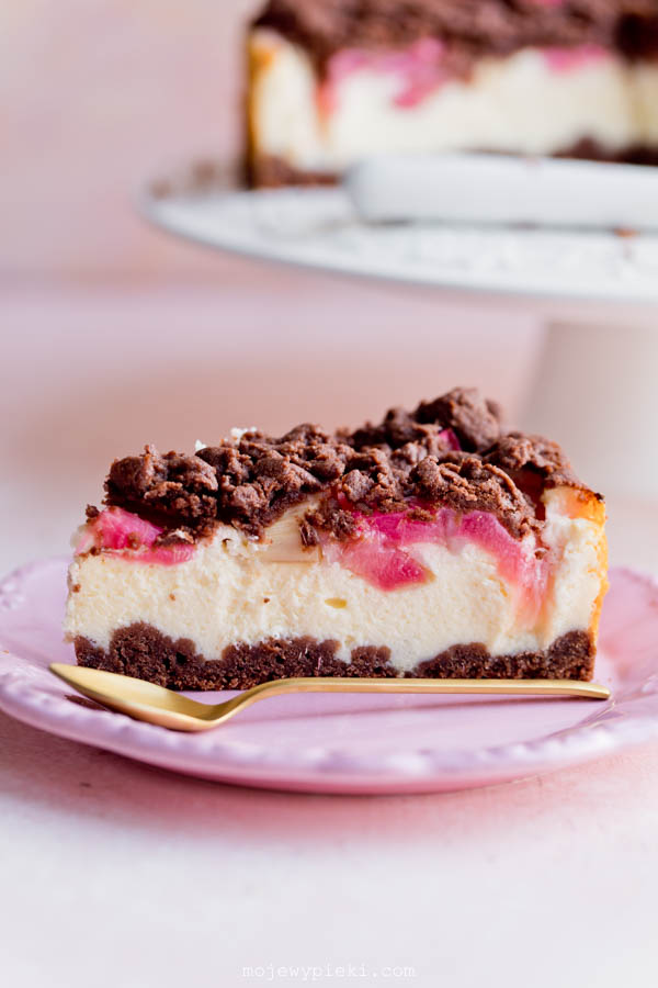 Rhubarb cheesecake with chocolate shortcrust pastry