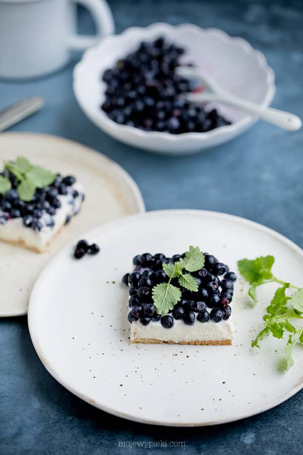 White chocolate and blueberry cheesecake