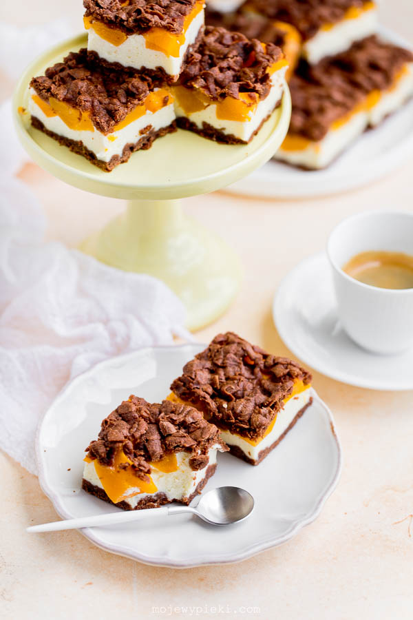 Peach cheesecake with chocolate shortcrust pastry