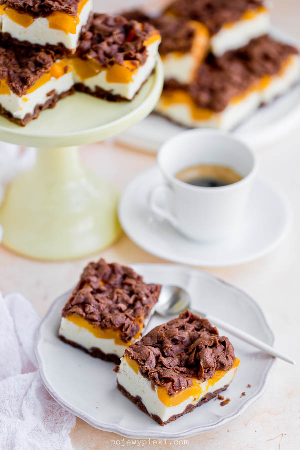 Peach cheesecake with chocolate shortcrust pastry