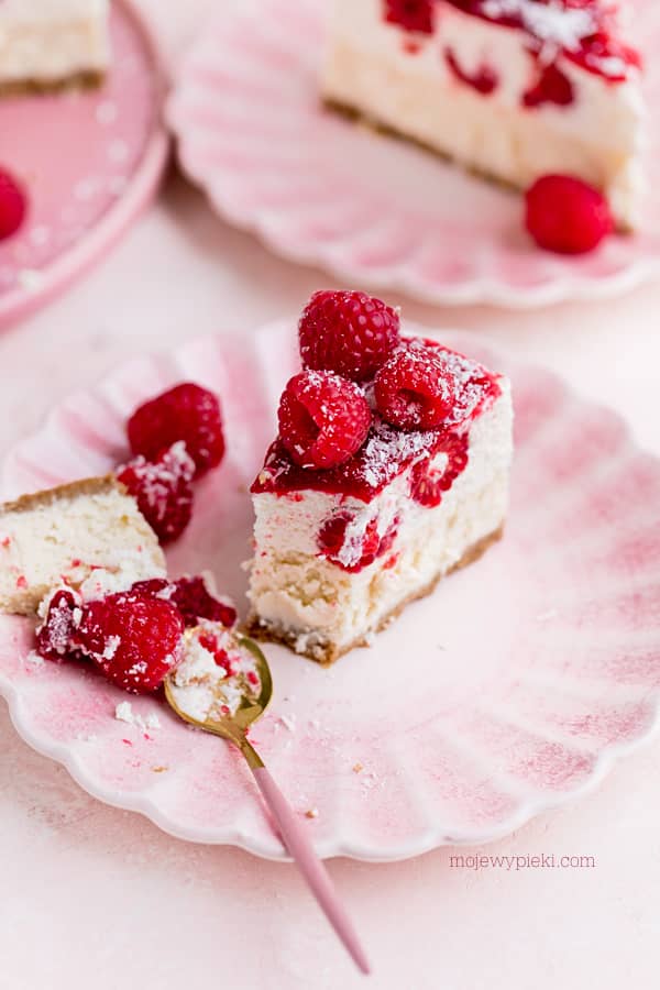 Coconut mousse cheesecake with raspberries