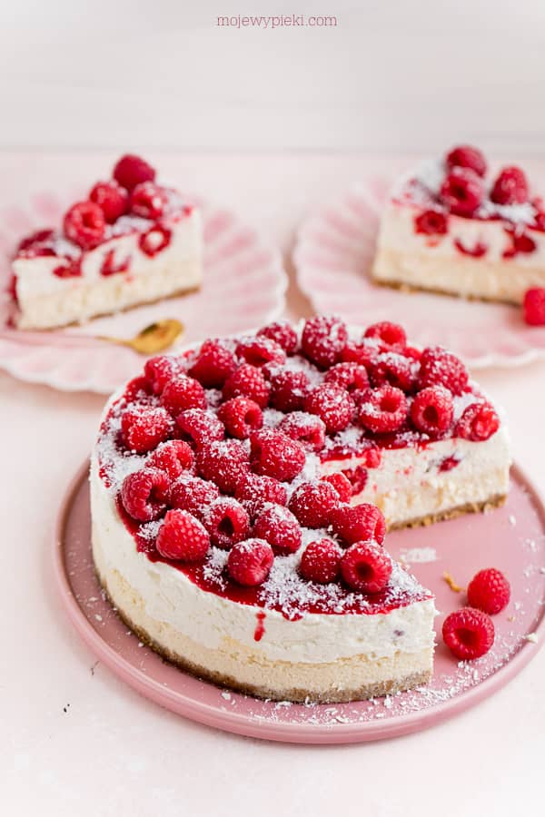 Coconut mousse cheesecake with raspberries