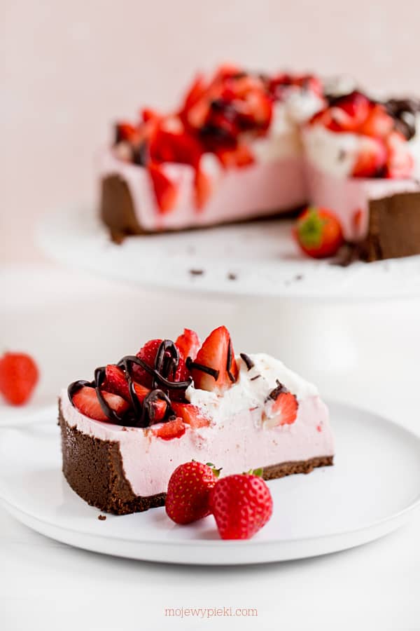 Strawberry and chocolate no-bake cheesecake