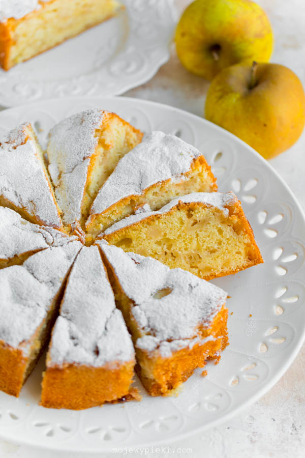 Old-fashioned apple cake