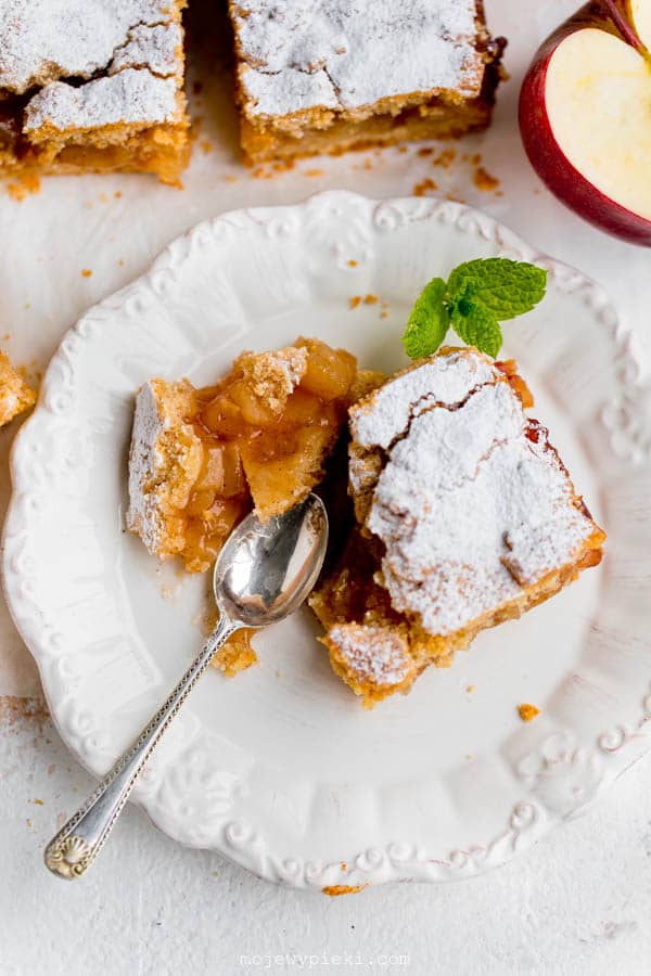 Traditional Polish apple pie (szarlotka)