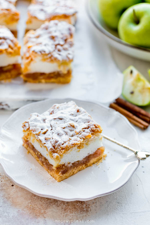 Polish apple pie with meringue topping