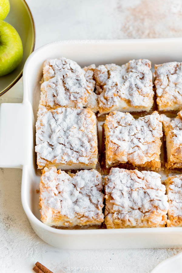 Polish apple pie with meringue topping