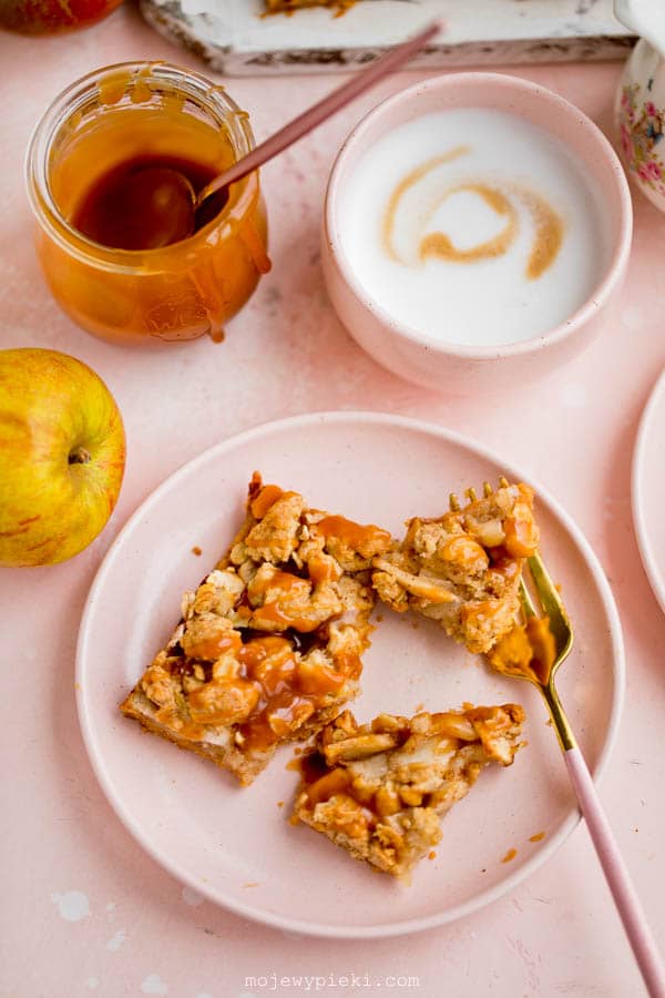 Apple crumble slice with caramel sauce