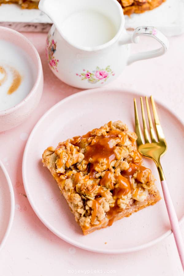 Apple crumble slice with caramel sauce