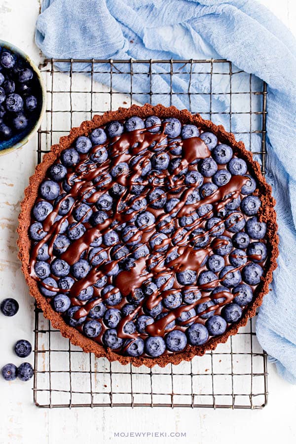 No-bake chocolate tart with blueberries