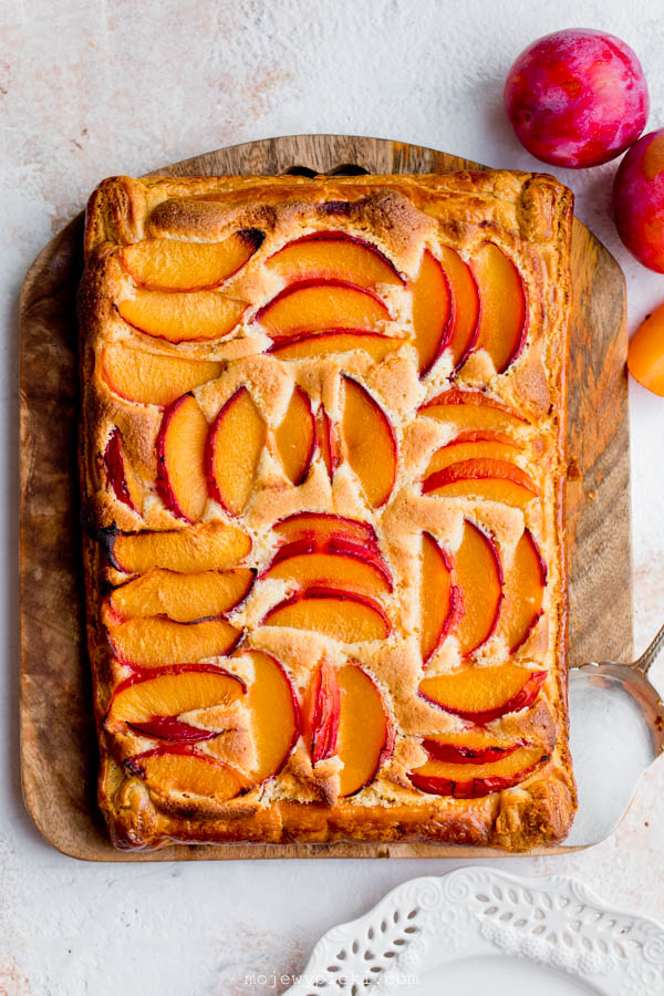 Puff pastry tart with frangipane and plums