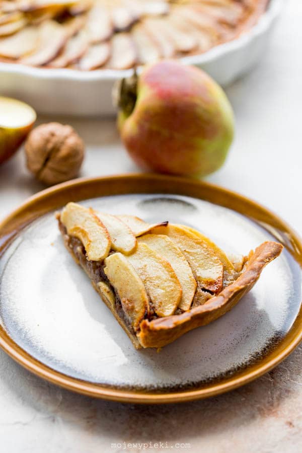 Apple and walnut tart