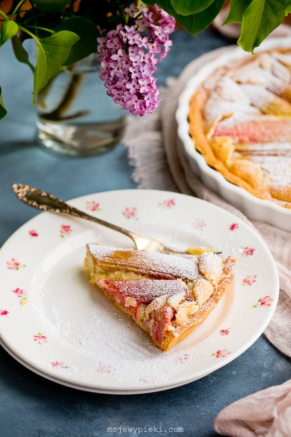 Rhubarb almond tart