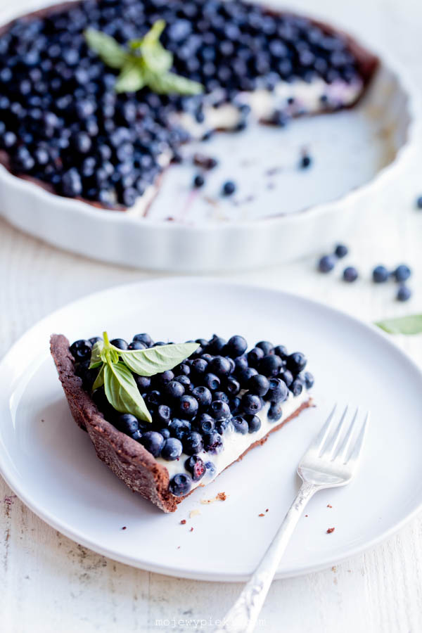 Chocolate tart with crème pâtissière and blueberries