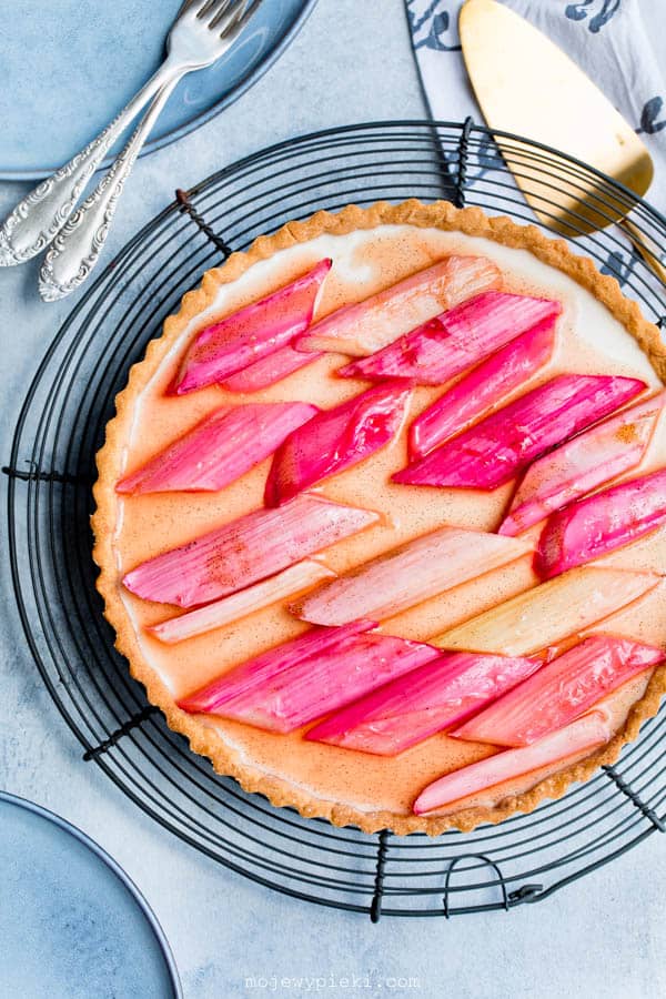 Rhubarb panna cotta tart